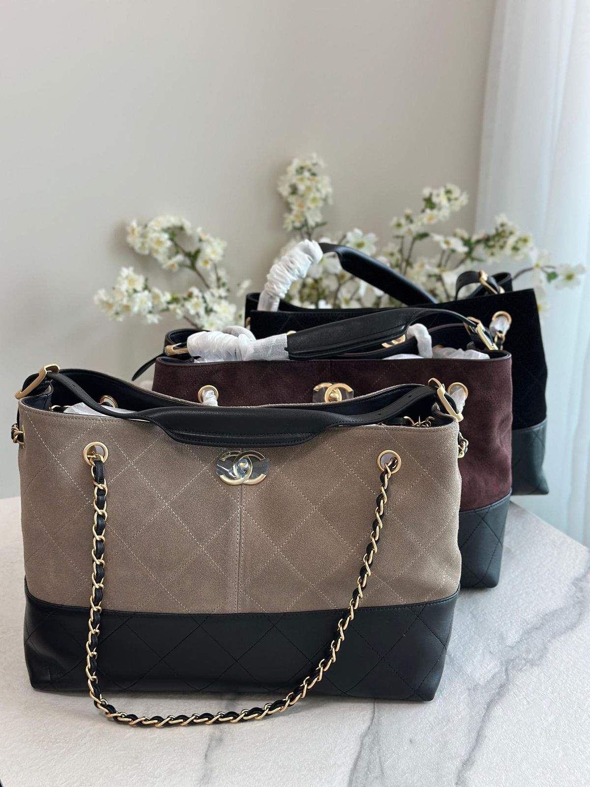 Chanel 25 Leather Tote