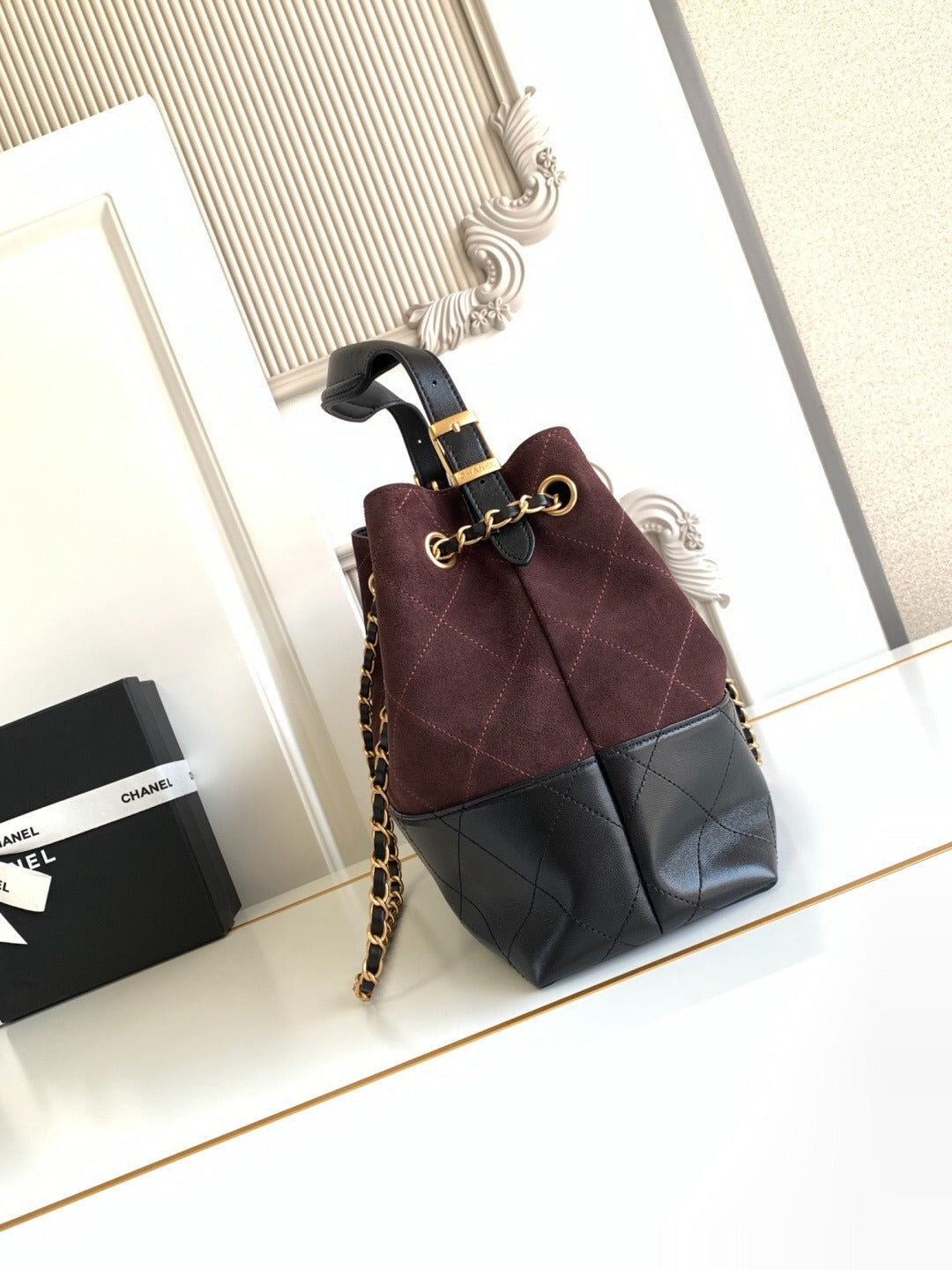 Chanel 25 Leather Tote
