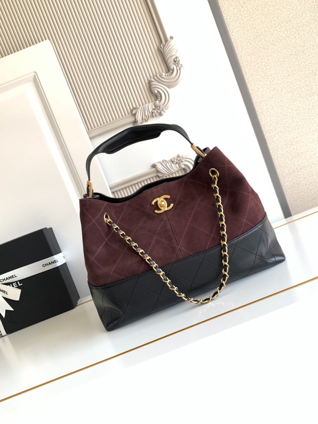 Chanel 25 Leather Tote