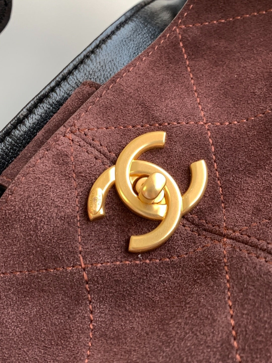 Chanel 25 Leather Tote